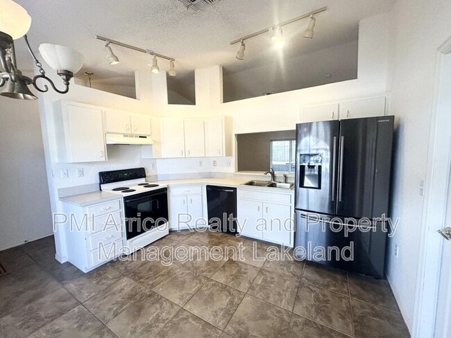 Building Photo - 8150 Oakhurst Blvd