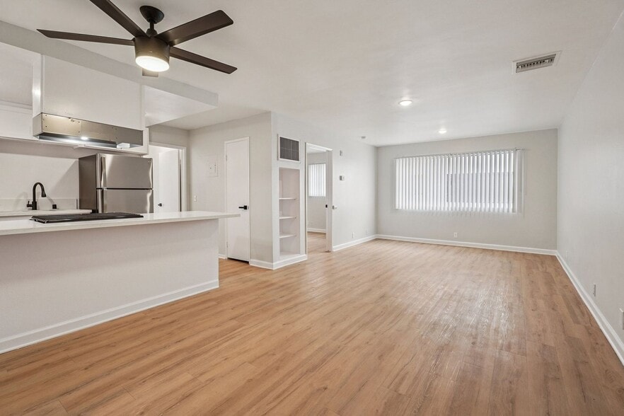 Interior Photo - 420 Windsor Rd