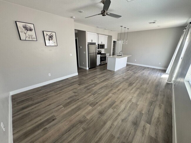 Building Photo - 2087 325 W