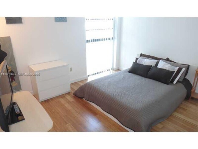 Building Photo - 1035 West Ave