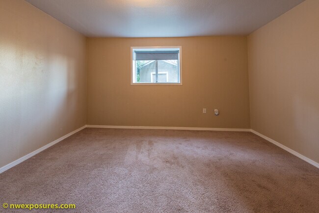 Building Photo - 12025 SW 64th Ave
