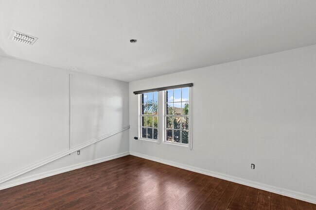 Building Photo - 2106 Mallorca Dr
