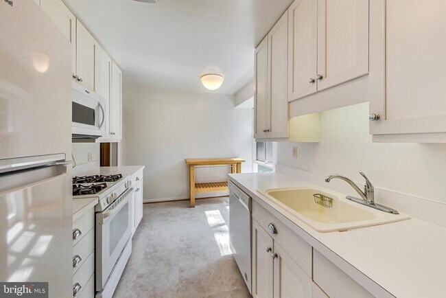 Building Photo - 6515 E Halbert Rd