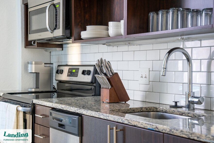 Building Photo - 933 McGee St