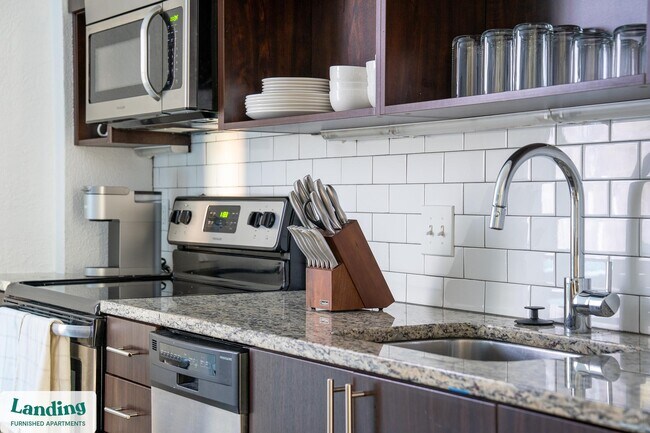 Building Photo - 933 McGee St