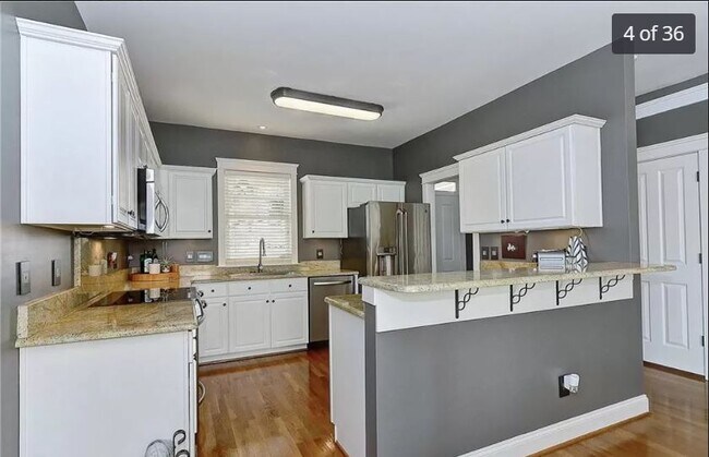 Building Photo - Tradition View