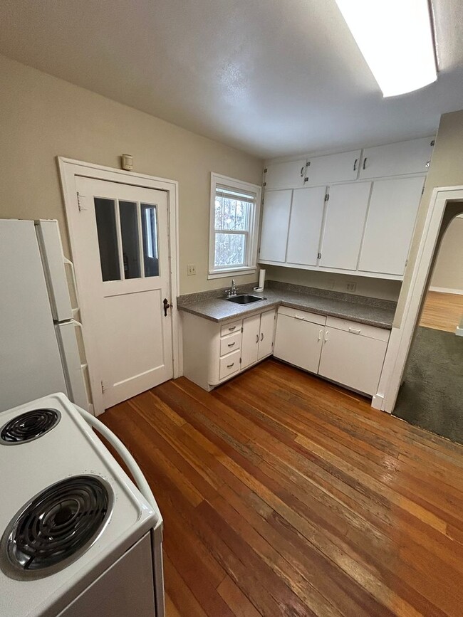 Building Photo - 376 W Washington St