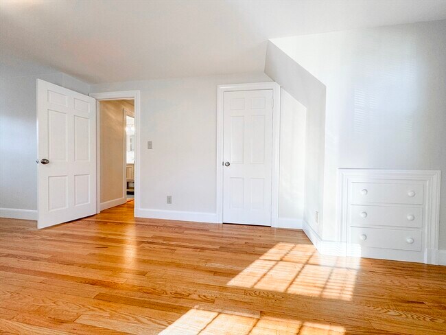 Building Photo - 40 Walter St