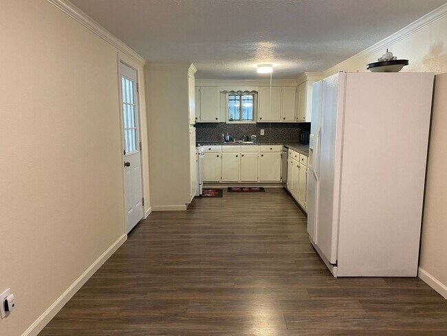 Building Photo - Large Brick Home with 2 Living spaces!