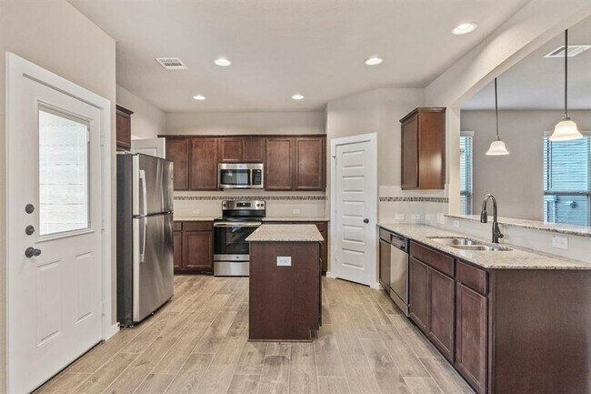 Building Photo - 9732 Grosbeak Ln