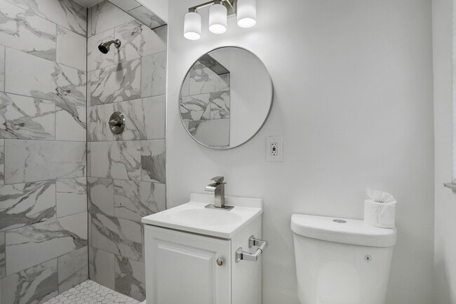 Building Photo - 3923 Tyndale Dr