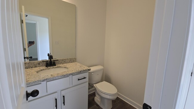 Building Photo - 1210 Pennock Dr