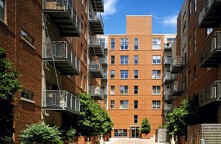 Building Photo - 1222 Chicago Ave
