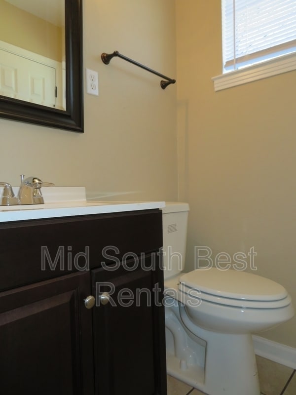 Building Photo - 1048 University St