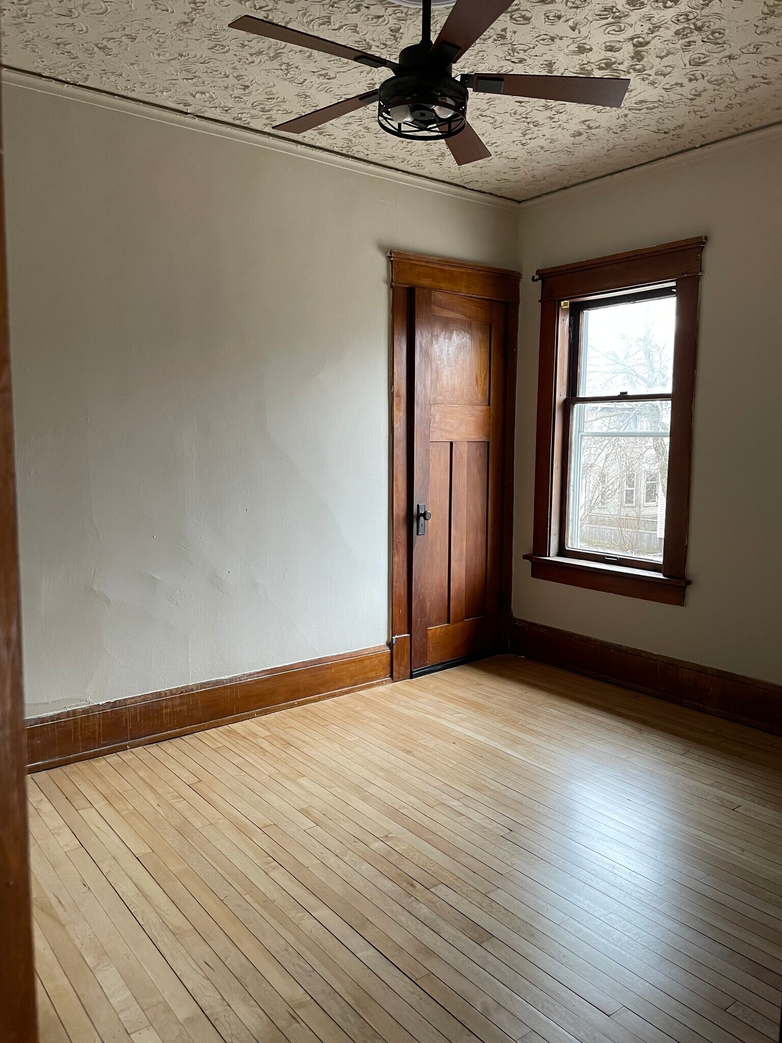 Bedroom 1 - 632 E Burleigh St