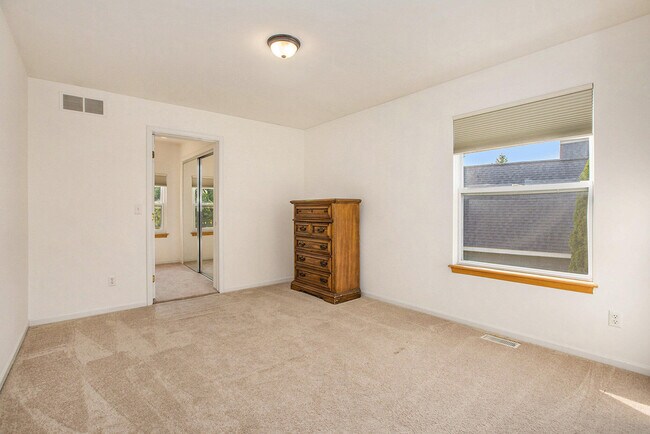 Building Photo - 339 Hunters Trail