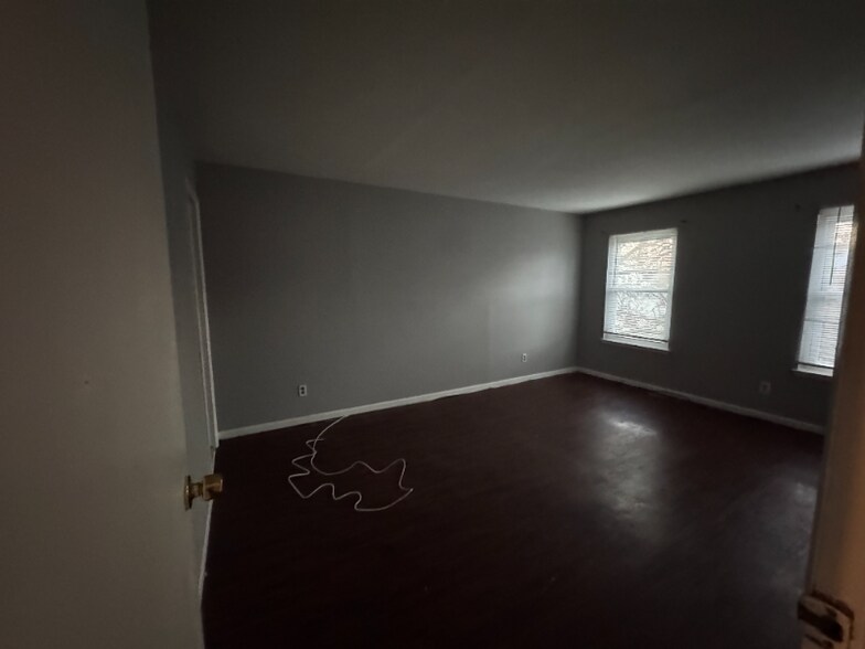 Building Photo - 108B Chaucer Rd