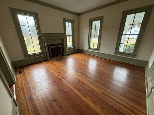 Building Photo - 800 Lennie Ln