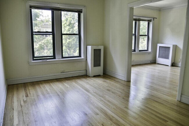 Building Photo - 4837 N Wolcott Ave