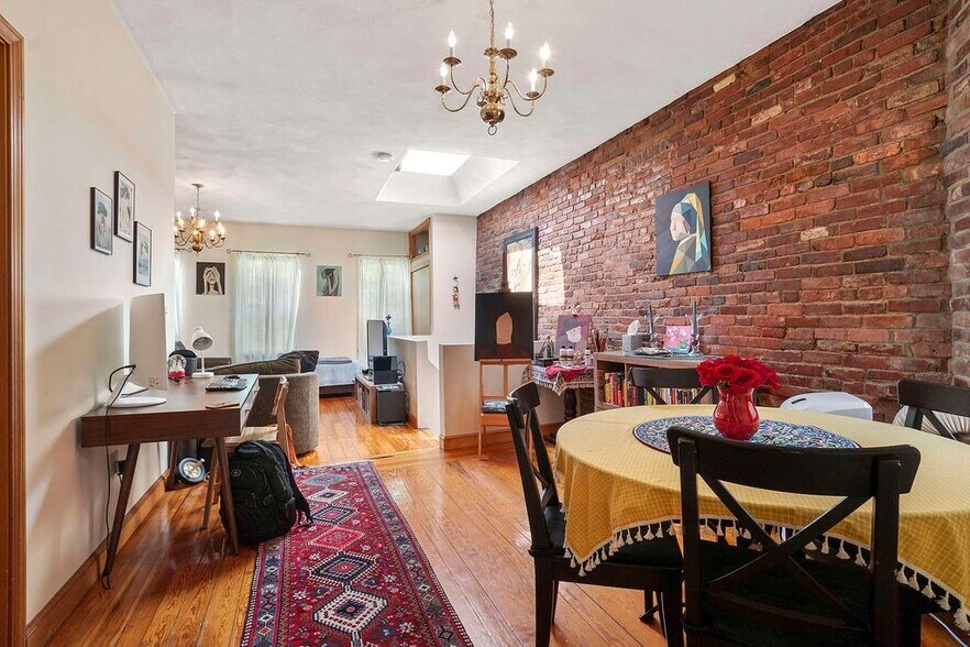 Primary Photo - 67 Baldwin St