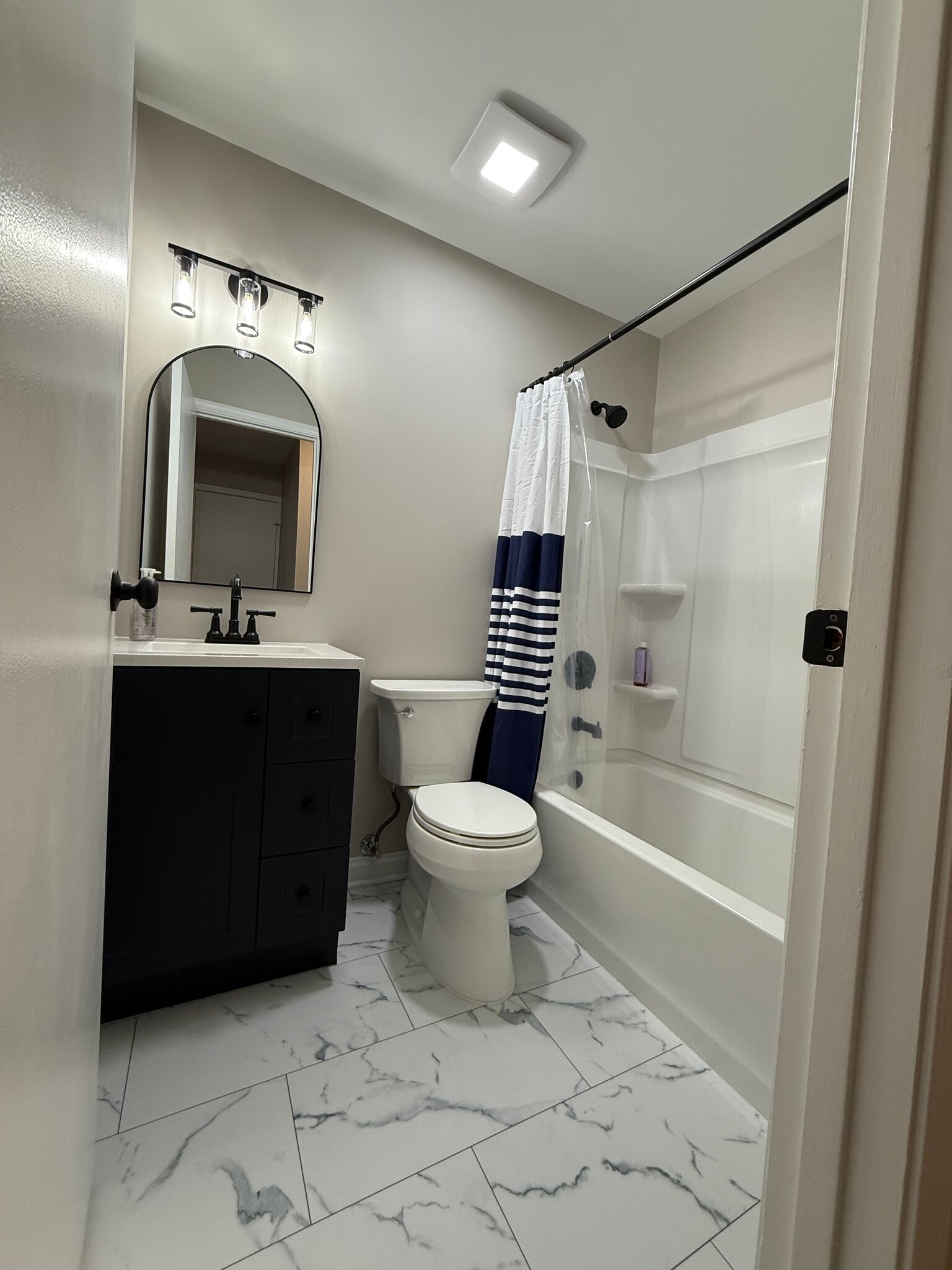 Building Photo - 12 Falcon Ln W