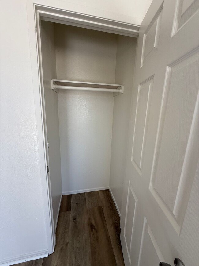Building Photo - 3711