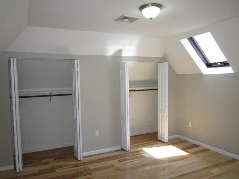 Building Photo - 17 Bow St