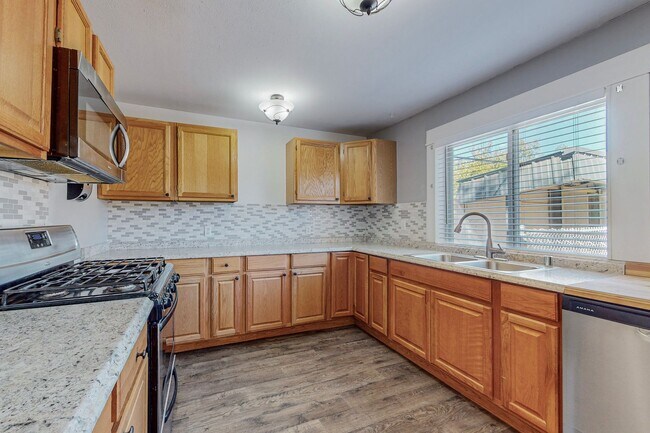 Building Photo - 2830 Floral Rd NW