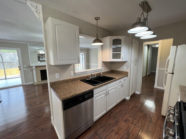 Building Photo - 116 Meadow Lark