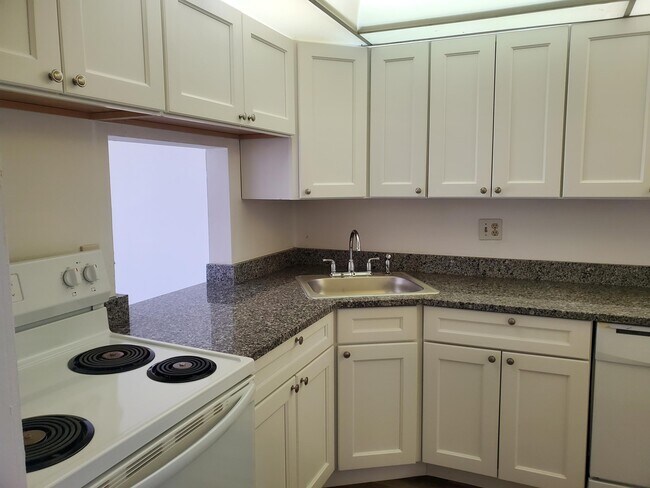 Building Photo - 6050 NW 64th Ave