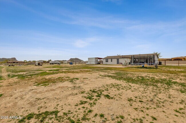 Building Photo - 851 W Quail Cir