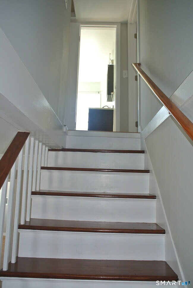 Building Photo - 492 W River St