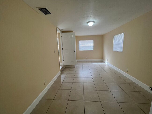 Building Photo - 3 bedroom 2 bath Mangonia Park home for RENT
