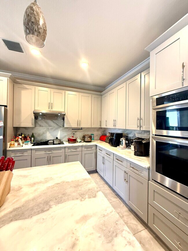 Building Photo - 1763 SW Newport Cir