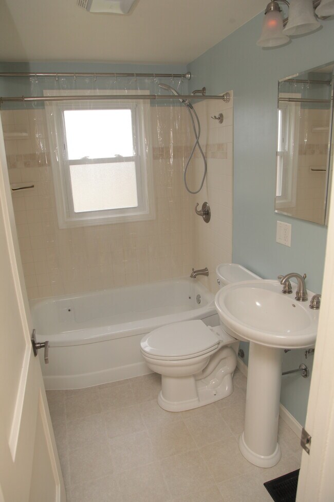 Building Photo - 1536 Elmwood Ave