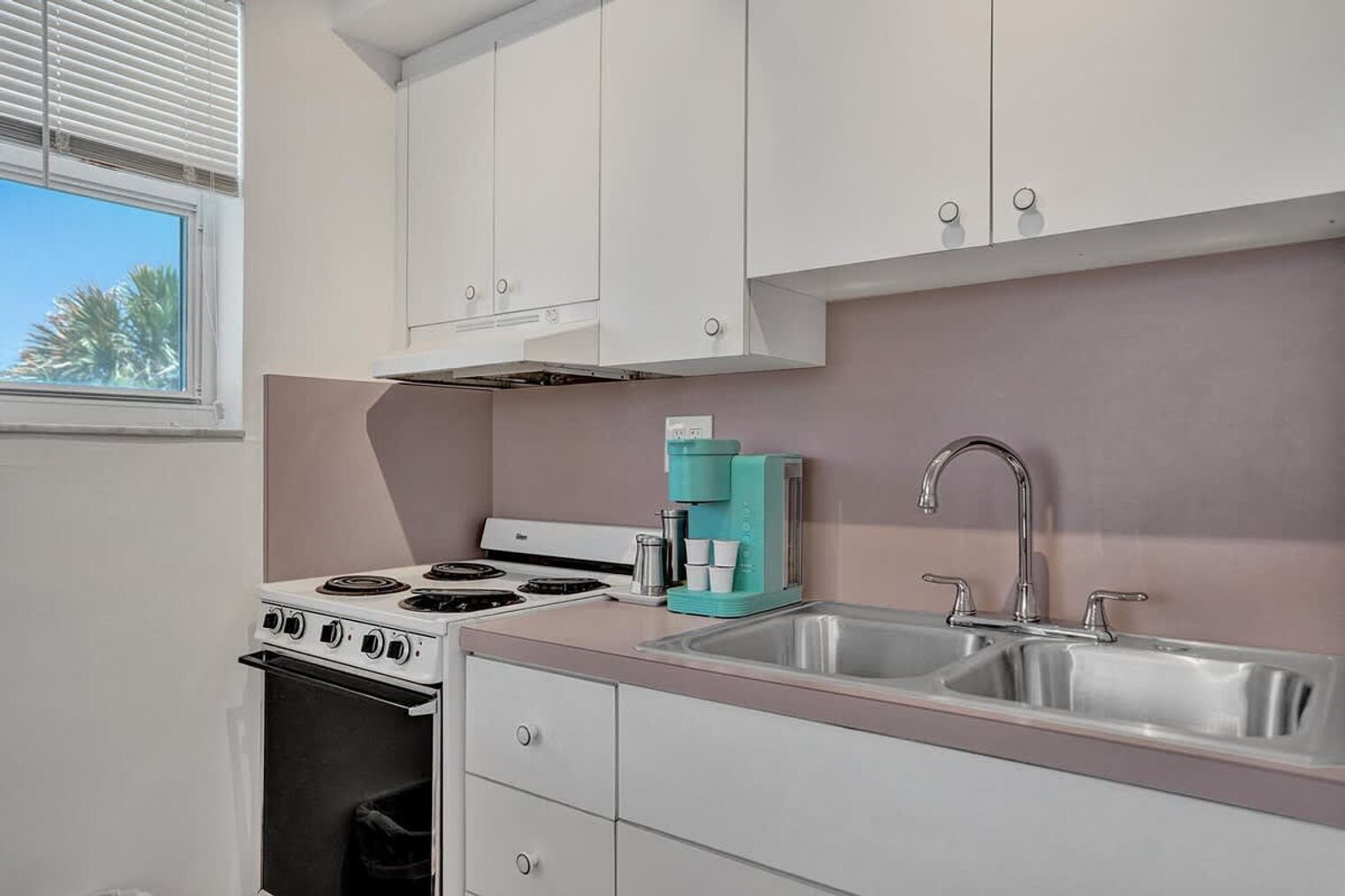 Building Photo - 810 S Surf Rd