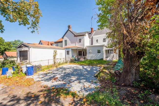 Building Photo - Gorgeous 4 bedroom home in Pittsburgh avai...