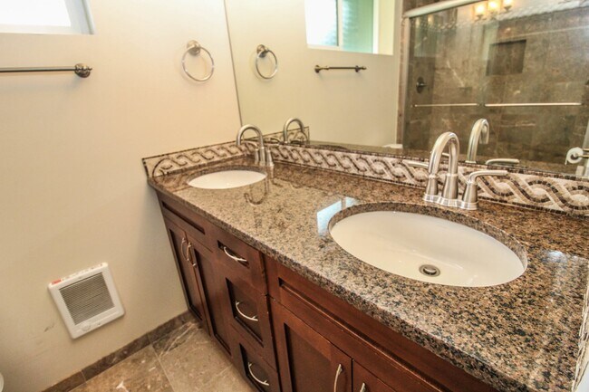 Building Photo - Coming Soon! Very well maintained home wit...