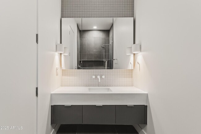 Building Photo - 5156 N 45th Pl