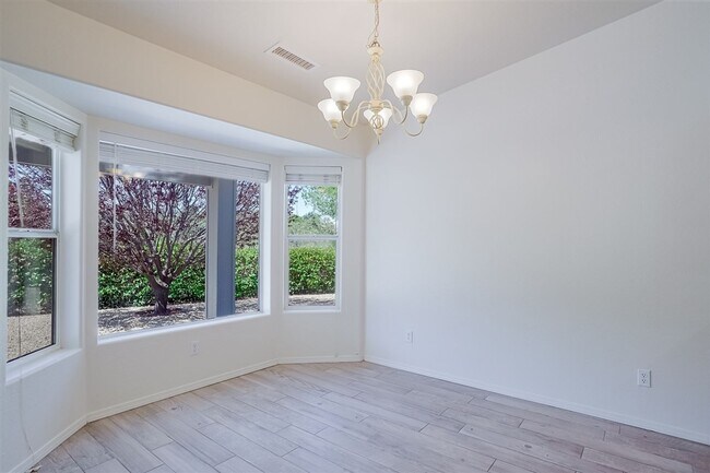 Building Photo - 3 Bedroom, 2 Bath, 2 Car Garage For Rent in Prescott!