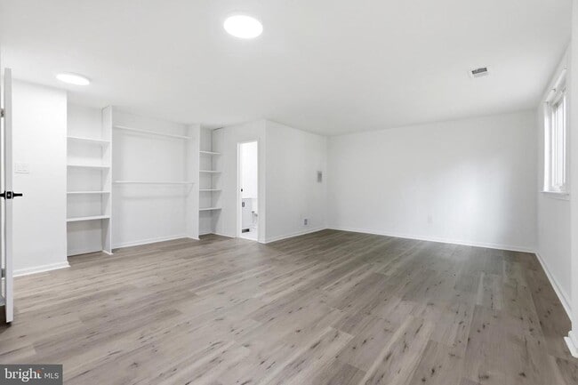 Building Photo - 4533 Logsdon Dr