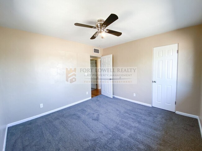 Building Photo - Beautiful 3 Bed, 2 Bath with Pool!! NO HOA!!! (Available on 05/01/26)