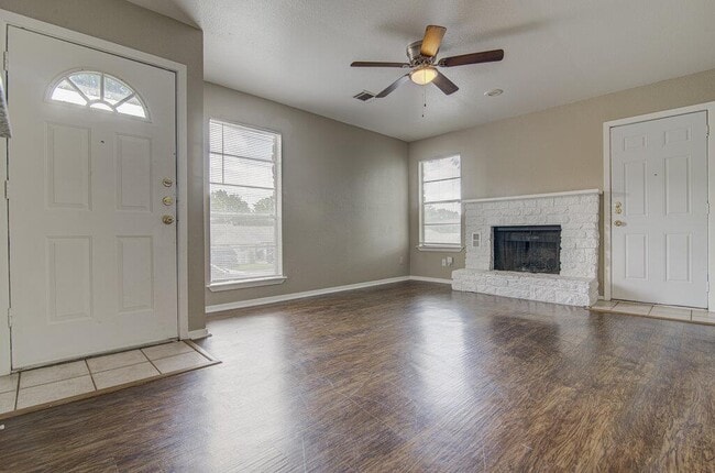 Building Photo - 819 Sirocco Dr