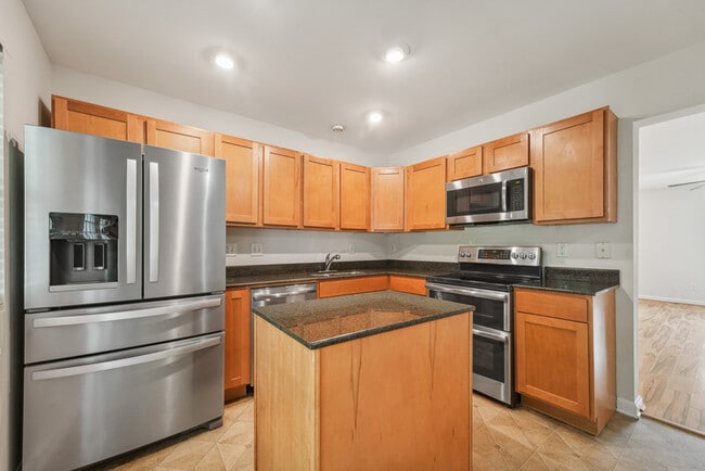 Building Photo - 7811 River Field Dr