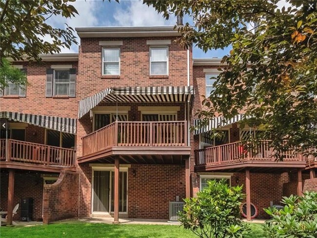 Building Photo - 402 Emerson Ave