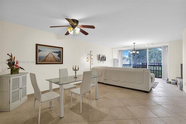Building Photo - 10825 SW 112th Ave