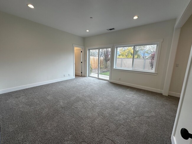 Building Photo - New Construction in Down Town Bishop West side!