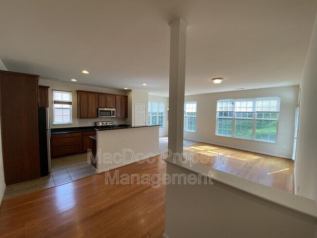 Building Photo - 1012 Maureen Dr