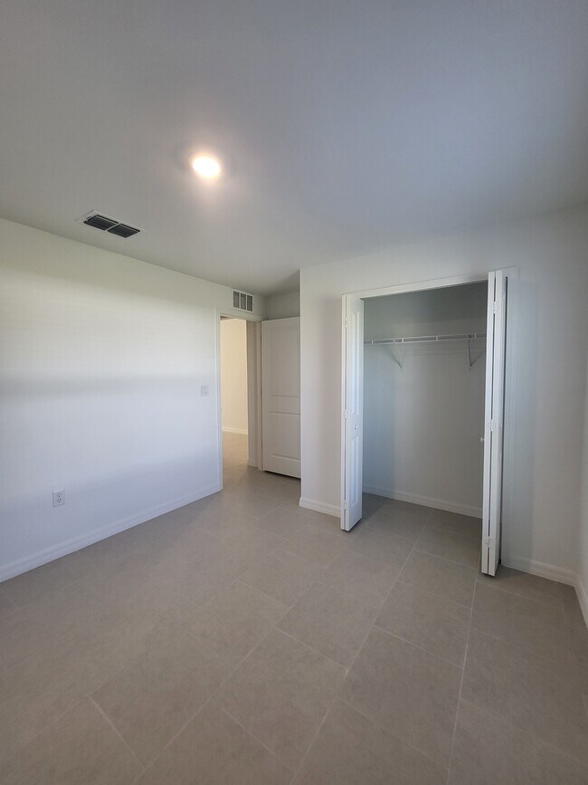 Building Photo - 3609 W Gator Cir