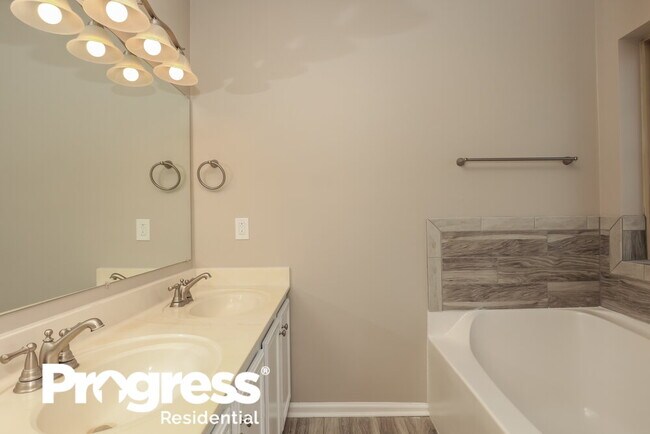 Building Photo - 5337 Sunnyvale Dr